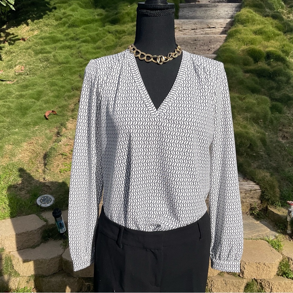 REDUCED! Entire Outfit!! Ann Taylor. Like new! Shirt-small. Pants-size 6. $20!